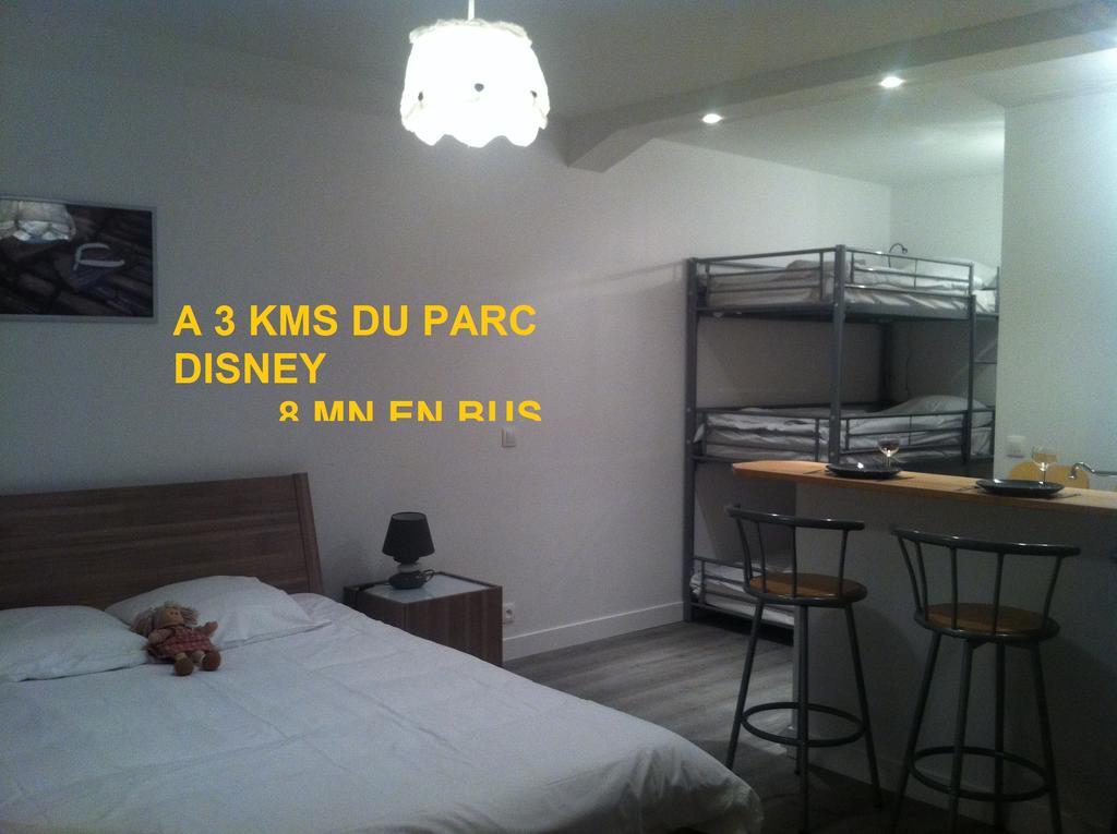 Gites Poirier Bazin Montry Exterior photo